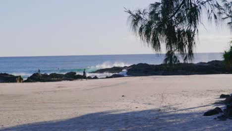 Surfers-Surfing-At-The-Snapper-Rocks,-A-Famous-Surf-Break-At-The-Southern-End-Of-Rainbow-Bay---Tourist-Attraction-In-Gold-Coast,-Queensland---wide-shot