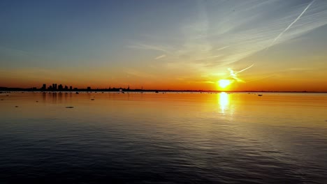 puesta de sol en tallin estonia