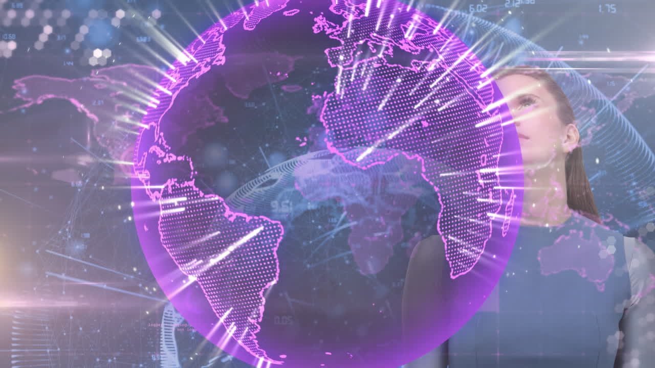 Animação de globo giratório sobre empresária caucasiana em frente a mapa-múndi em fundo azul.