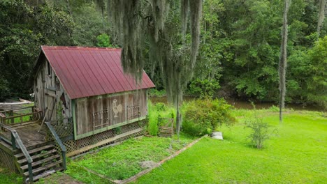 Aerial-view-of-small-barn-hear-an-old-oak-tree-with-Spanish-moss