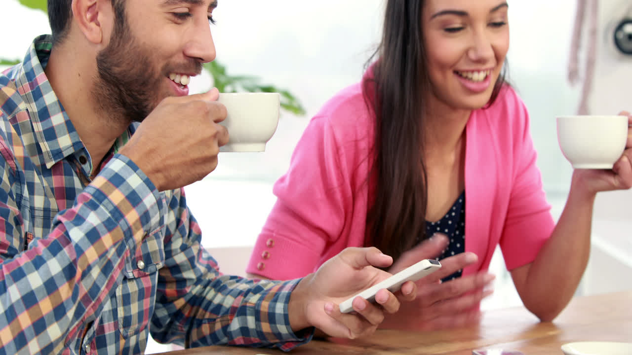 equipo de negocios creativos teniendo una reunión