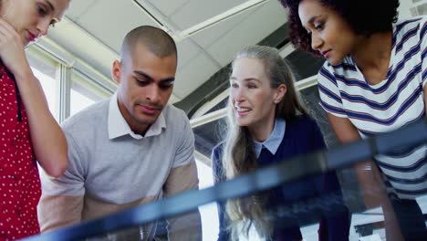 Colleagues-working-together-at-table-4k