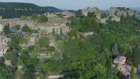 Drone-Aéreo-Luberon-Provence-Saignon-Francia-Ciudad-Medieval-Al-Amanecer