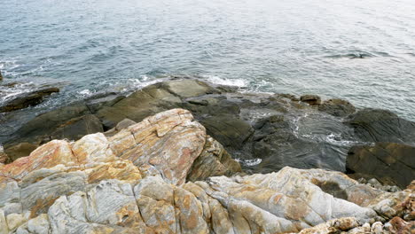 Scenic-Seascape-and-rock-in-the-daytime-of-Khao-Laem-Ya-National-Park,-Rayong,-Thailand