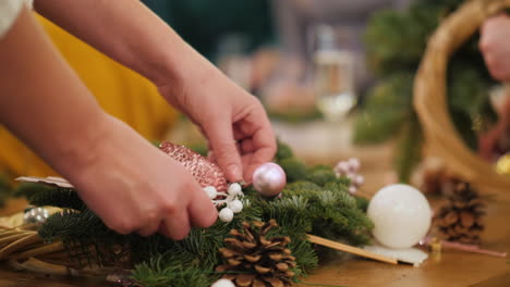 taller de elaboración de coronas navideñas 2