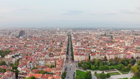 Bulevar-Vitosha,-Famosa-Calle-Peatonal-En-Sofía,-Bulgaria,-Horizonte-Aéreo