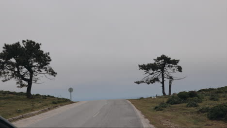 Driving-over-mountain-pass-with-misty-view