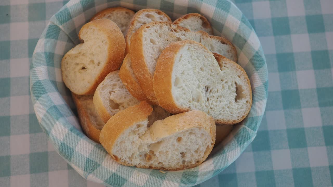 Basket of sliced bread