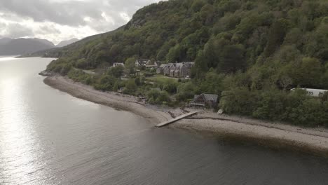 Fly-by-houses-by-the-lake