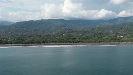 Flying-into-the-coast-of-Costa-Rica-with-mountains-in-the-background-and-thick-clouds