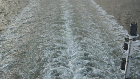 Navegando-En-El-Océano.-Perspectiva-Desde-El-Barco