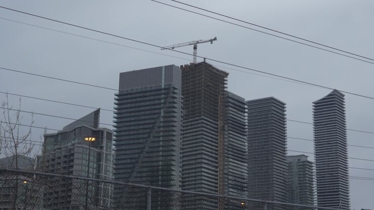 Construção de Apartamento, Horizonte de Parklawn em Toronto.