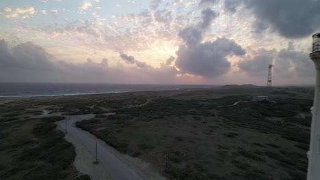 Leuchtturm-Bei-Sonnenaufgang-In-Aruba,-Kalifornien-Leuchtturm