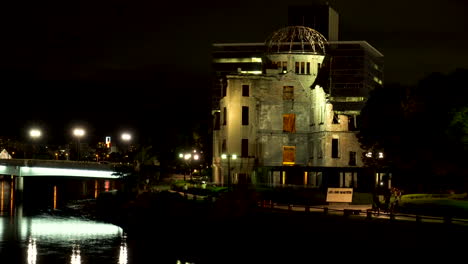 Atomic-bomb-dome-in-Hiroshima-city-at-night,-Close-up-shot