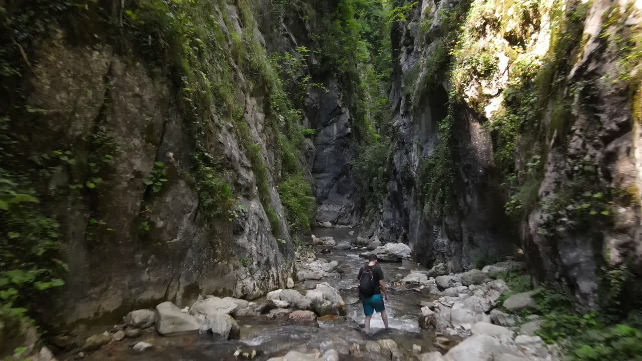 caminar cañón río aire drone volador