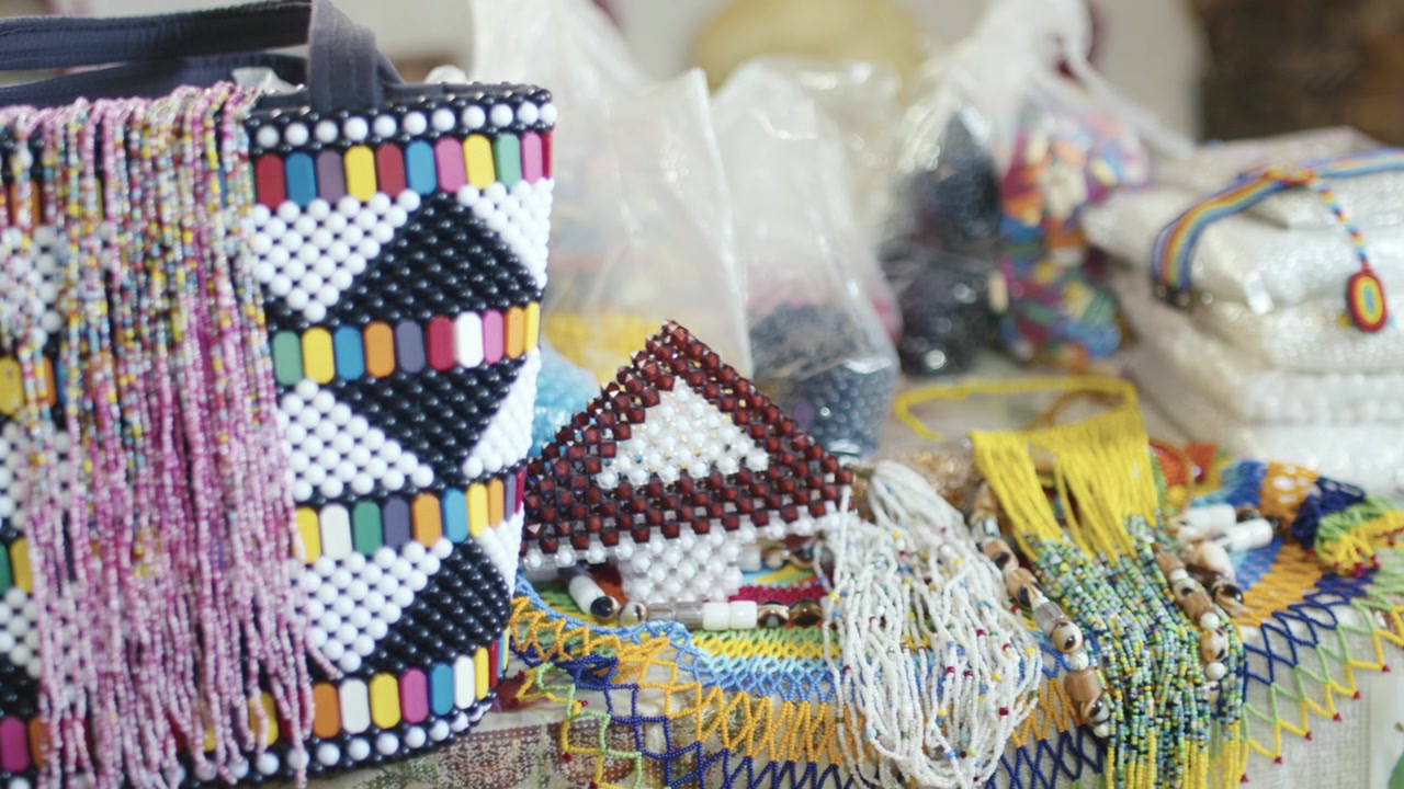 Accesorios y bolsos de cuentas tradicionales africanas 3