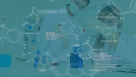 Animación-Del-Procesamiento-De-Datos-Científicos-Sobre-Trabajadoras-De-Laboratorio-Caucásicas