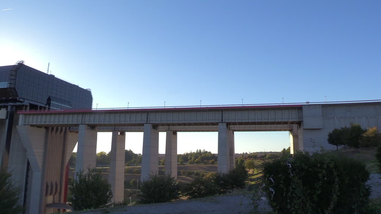 ascensor de barcos y paso elevado de agua de strépy-thieu, bandeja izquierda