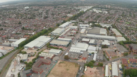 fotografía aérea en círculo sobre el distrito de watford warehouse