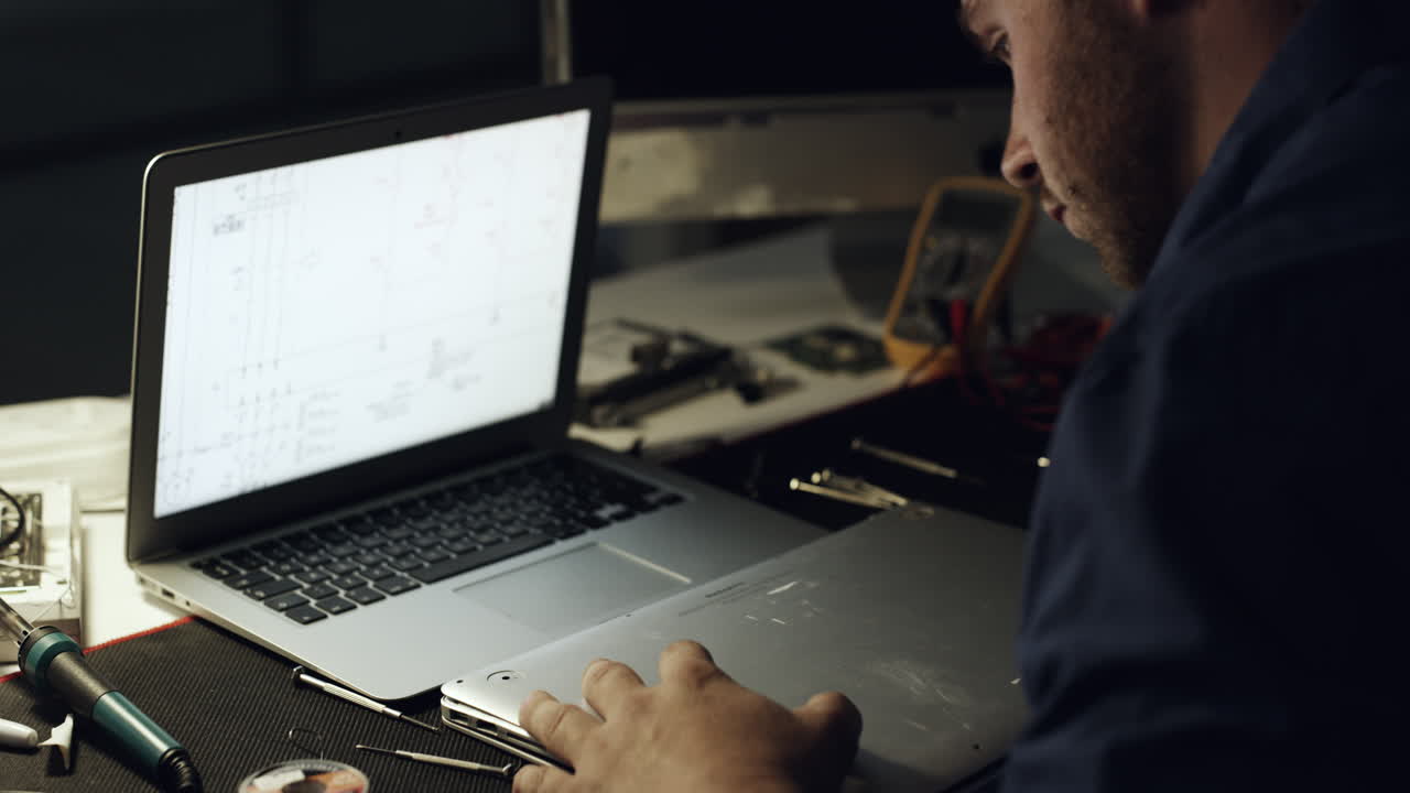 cuando los chips de la computadora estén abajo, llámalo.