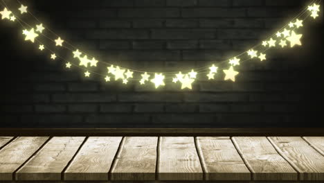 cadena brillante de luces de hadas en la pared de ladrillo