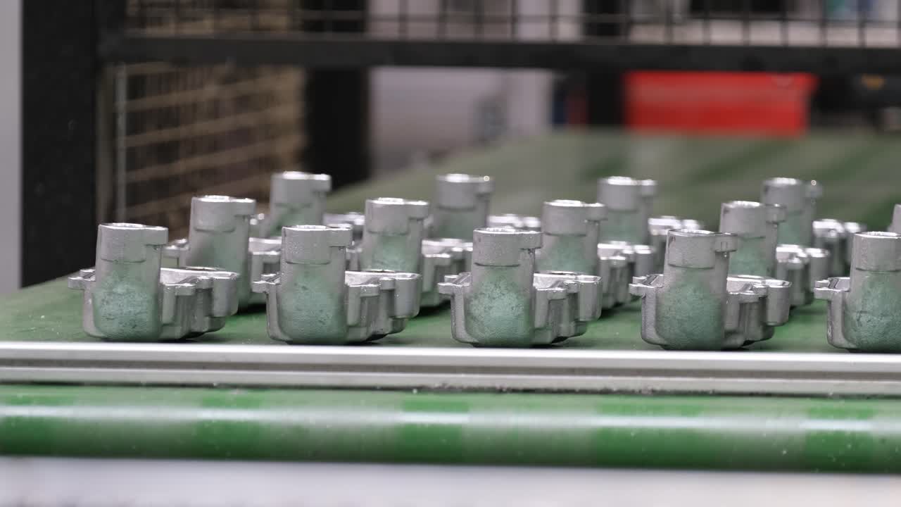 producto de aluminio terminado en cinta de correr