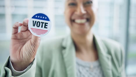 Mujer-Votante,-Elección-Y-Elección-Con-Pin