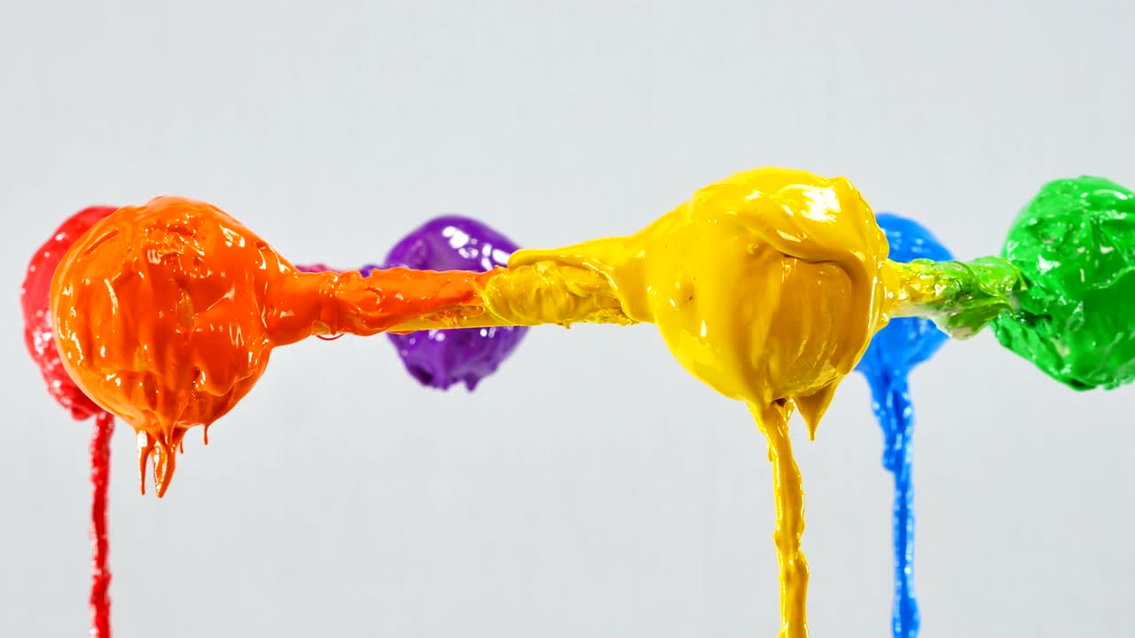 회전하는 바의 노란색은 시계 방향으로 회전합니다.