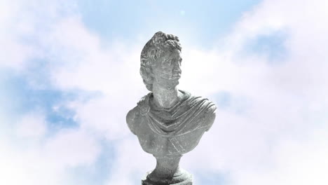 animación de una escultura gris de un hombre sobre un cielo azul y nubes