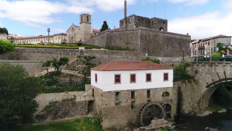 Antiguo-Molino-De-Agua-En-La-Vista-Aérea-Del-Río