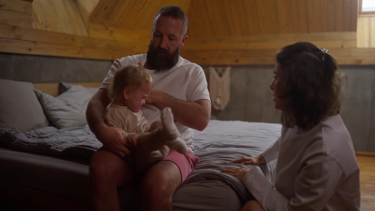 Familie på soverommet