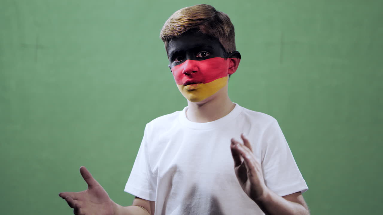 aficionado alemán celebrando el gol