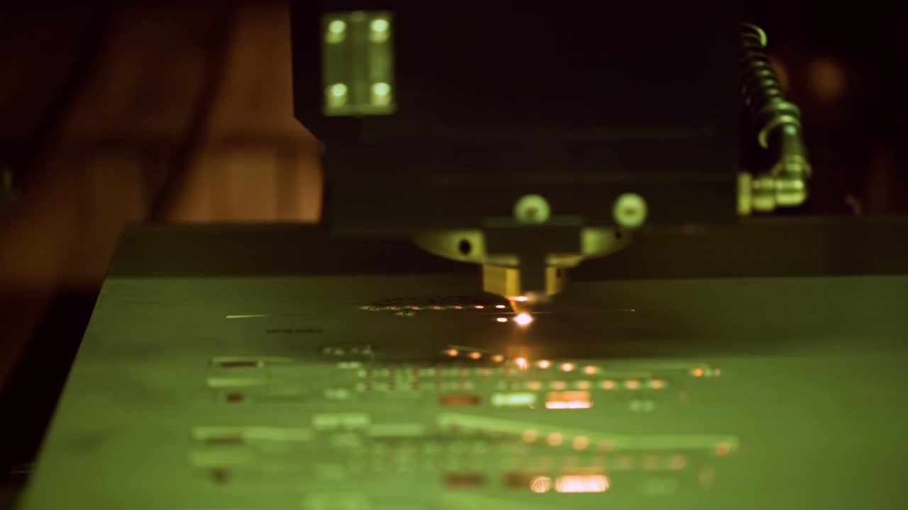 금속의 cnc 레이저 절단, 현대 산업 기술.