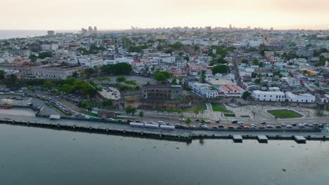 vista aérea de la avenida del puerto, república dominicana