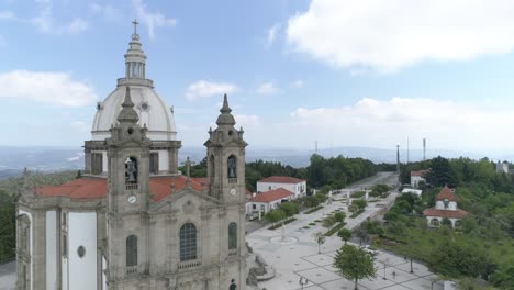 Luftaufnahme-Des-Historischen-Heiligtums-Unserer-Lieben-Frau-Von-Sameiro-In-Braga,-Nordportugal