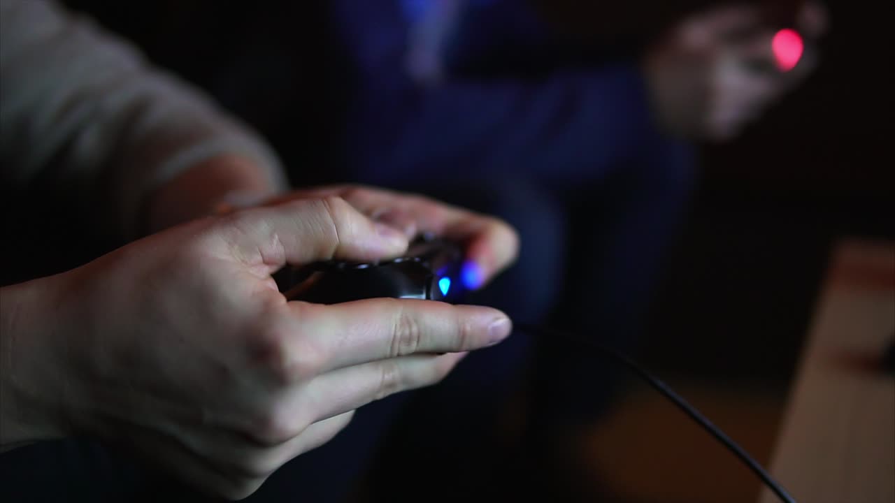 persone che giocano a videogiochi