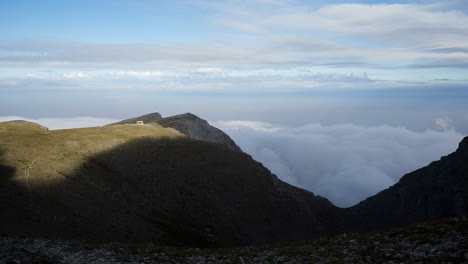 Zeitraffer-Wolken-Bewegen-Berg-Olymp-Kakalos-Zuflucht-Schutz-Griechenland-Sonnenuntergang