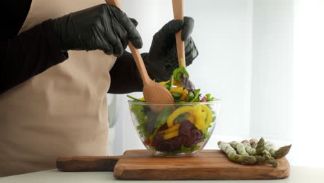 making a delicious vegetable salad