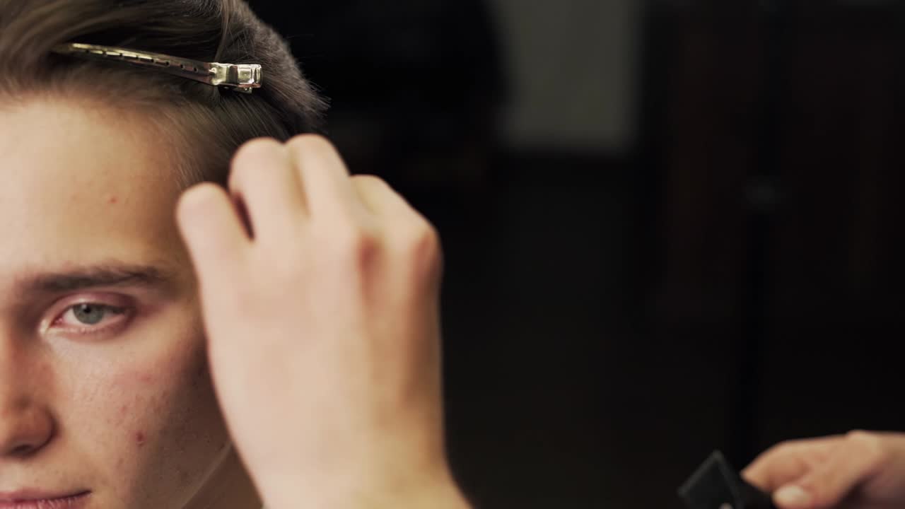 close-up de uma máquina de escrever de corte de cabelo masculino