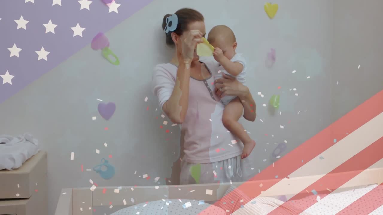 Animation du drapeau des États-Unis et de confettis au-dessus d'une mère caucasienne heureuse jouant avec un bébé