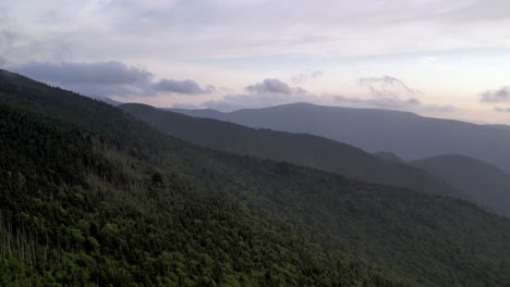 Appalachian-mountains-reveal-through-the-fog,-blue-ridge-mountains