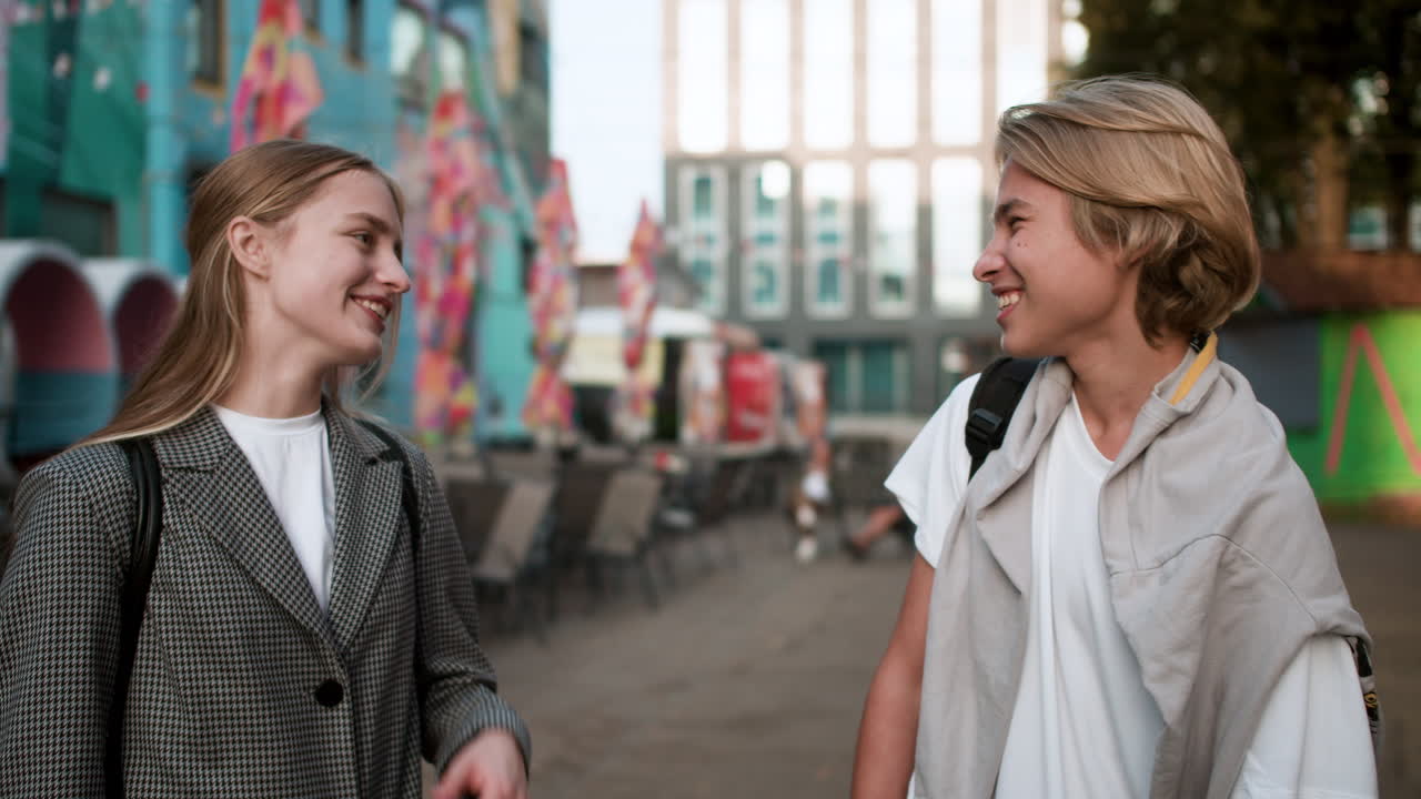 십대 소년과 소녀가 유혹하는 것