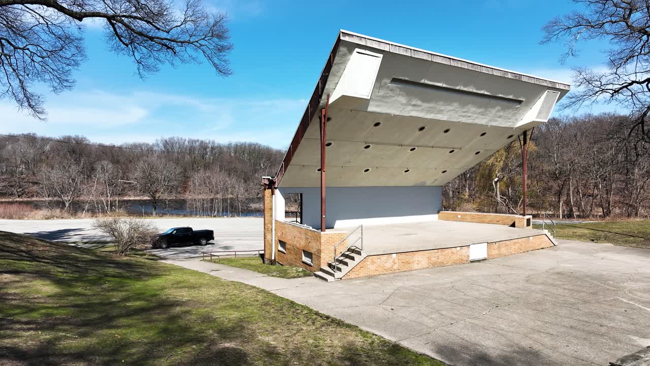 vista angular en movimiento de la estructura del parque