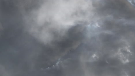 Vista-De-Nubes-Oscuras-Y-Una-Tormenta