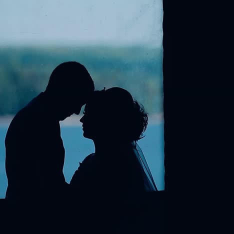 silhouette of wedding kiss