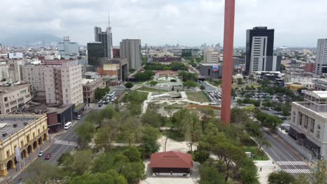 Zentralpark-Der-Stadt-Monterry-Mexiko-Mit-Frontansicht