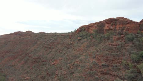 Cliffs-At-Kings-Canyon-Rim-Walk-At-Daytime-Within-The-Watarrka-National-Park-In-Northern-Territory,-Australiaa