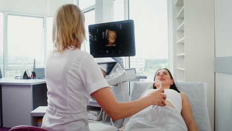 ultrasound scan of pregnant woman