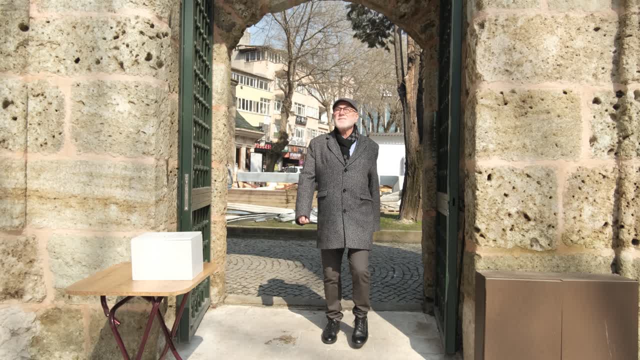 모스크 안으로 들어가는 것