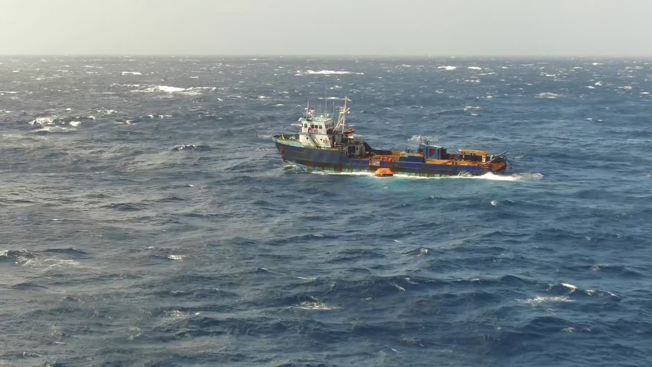 카리브 해에서 곤경에 처한 시 배.